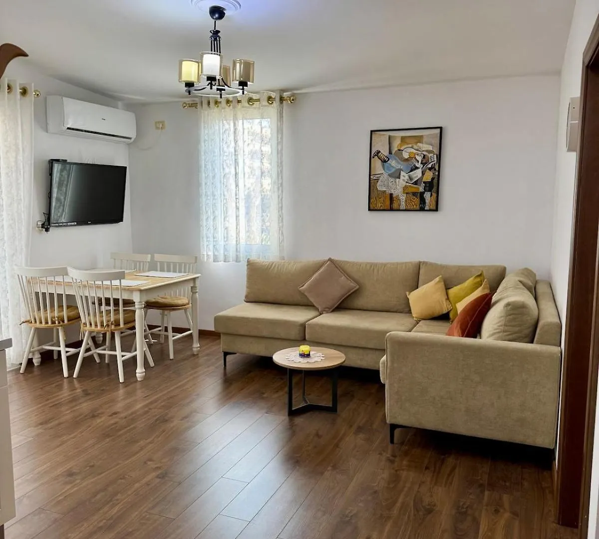 Lake Park Studio Apartment Tirana 0*,  Albânia